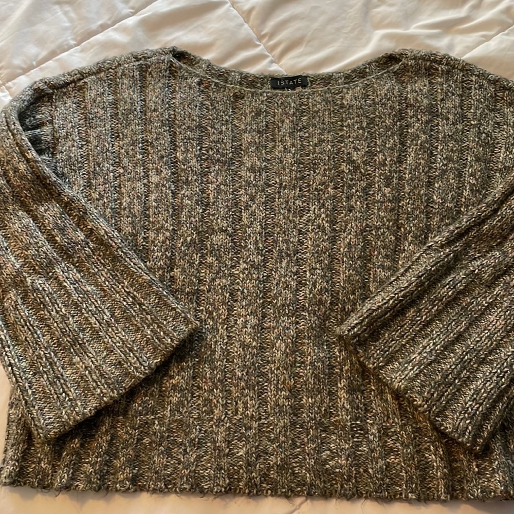 Gorgeous 1. State sweater with crop length and bell sleeves. Size S